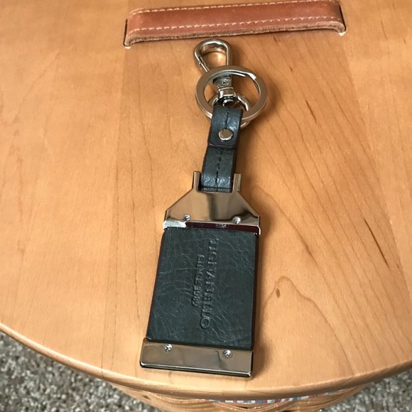 Tignanello Brown Leather w/Sivertone Hardware Hangtag/Key Ring - Picture 5 of 7